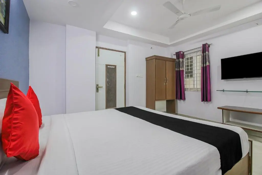 Deluxe room at Delight Inn Stays Kondapur